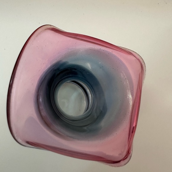 Dunbar Flint 2 Tone Ombre Ruffle Edge Handblown Glass Bud Vase Mini 3" Blue Pink - Picture 9 of 9